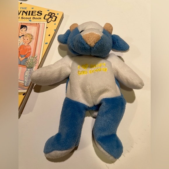 LOT OF 3 GIRL SCOUT BEAN BAG TOYS & GIRL SCOUT BOOK. - Picture 2 of 11